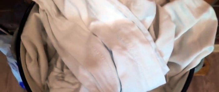 Een eeuwenoude manier om eventuele vlekken uit wit linnen te verwijderen