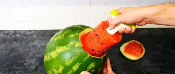 Isang nakakapreskong watermelon cocktail para sa buong pamilya