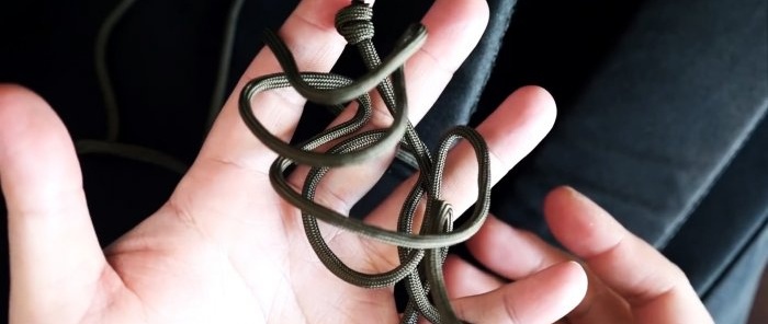 Cách buộc dây paracord vào ba lô để nó bung ra trong giây lát