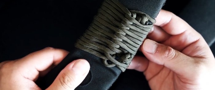 How to tie a paracord cord to a backpack so that it unravels in a second