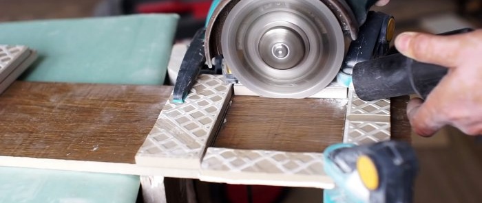 Come utilizzare una smerigliatrice per realizzare un foro quadrato perfettamente uniforme in una piastrella