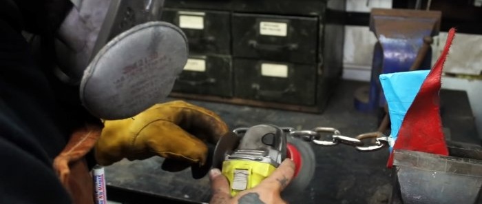 Hoe je een coole bijl kunt herstellen en maken met behulp van een ketting
