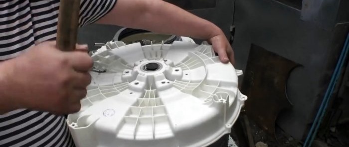 Bir çamaşır makinesinin yağ keçesinin altındaki şaft nasıl restore edilir