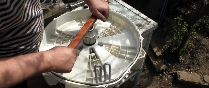 Hogyan lehet helyreállítani a tengelyt a mosógép olajtömítése alatt