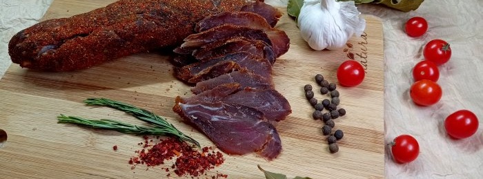 Cómo cocinar basturma de lomo de cerdo con solo dos ingredientes y sin aditivos químicos