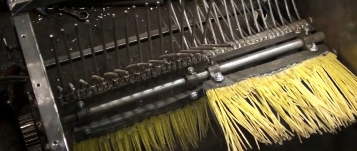 How to make a mechanical brush for quickly cleaning leaves