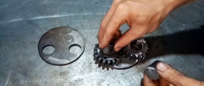 Hur man gör en kraftig självspännande skiftnyckel av metallskrot