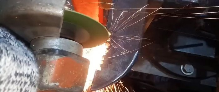 Hvordan lage en kraftig selvklemmende skiftenøkkel av skrapmetall