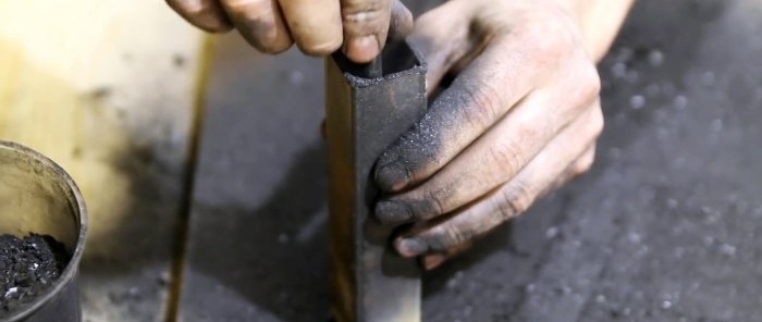 O metodă străveche de transformare a oțelului moale în oțel dur.