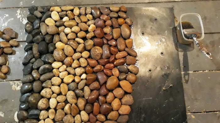 Πώς να φτιάξετε ένα πρωτότυπο χαλί από πέτρες ποταμού