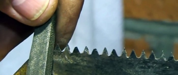 How to simply sharpen a hacksaw and set the teeth correctly