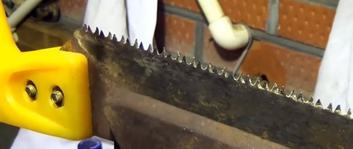 Comment affûter simplement une scie à métaux et régler correctement les dents