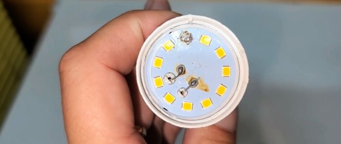 So reparieren Sie eine Glühbirne in 5 Minuten ohne Ersatzteile