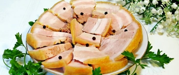 Pengasinan lemak babi yang sangat cepat akan disediakan untuk meja petang