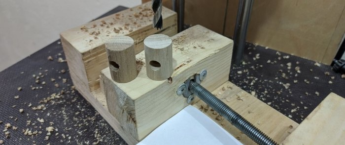 Convenient do-it-yourself clamp for a T-track made of plywood