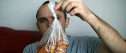Comment dénouer rapidement et facilement un nœud sur un sac en plastique