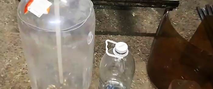Lage fliser av plastflasker