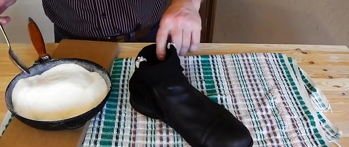 Cách làm khô giày không cần máy sấy và khử mùi hôi