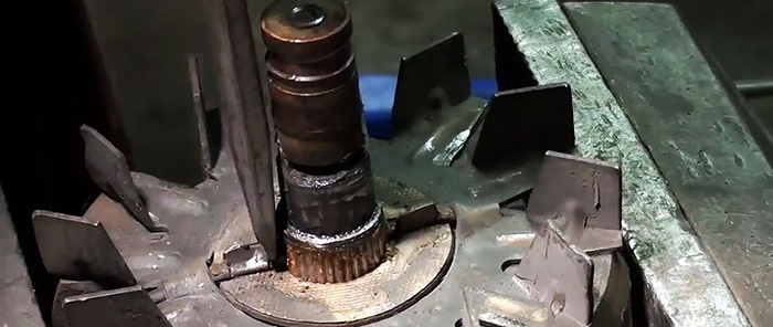 How to change generator rotor slip rings