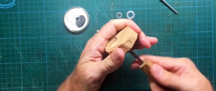 Hvordan lage store aluminiumsbokspropper fra små vinbokser