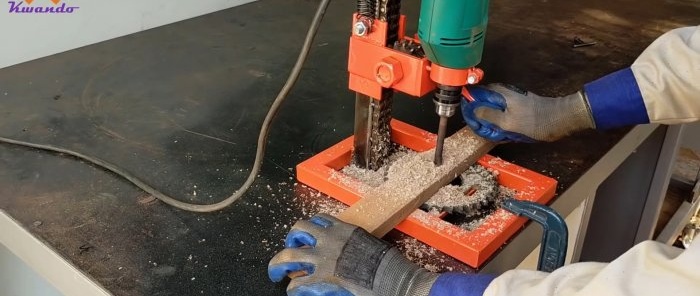 Paano gumawa ng drill stand para sa isang hand drill mula sa isang roller chain