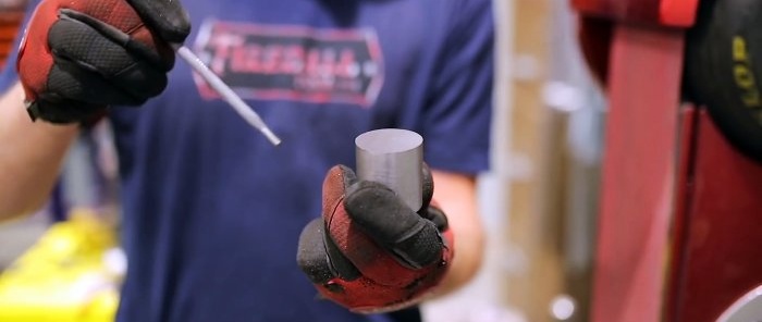 Come rimuovere una cucitura all'interno di un tubo tondo