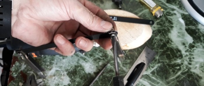 Com fer una mini serra de metall per treballar en llocs de difícil accés