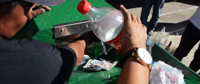 A useful idea for using plastic and glass bottles in construction without melting