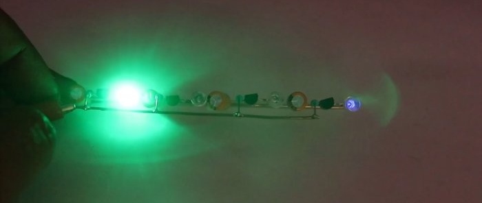 Bagaimana untuk membuat flasher huru-hara mudah untuk sebarang bilangan LED