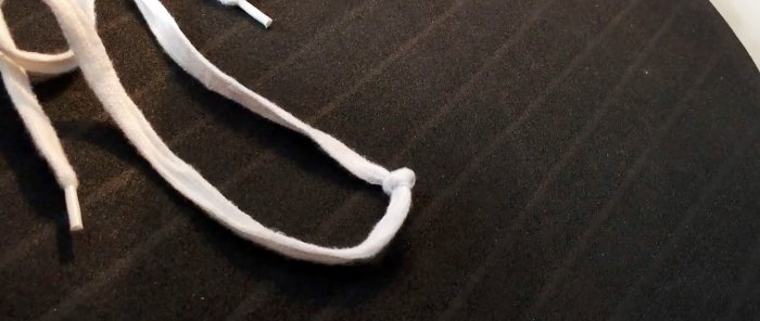 Hogyan lehet egyszerűen kioldani egy szoros csomót egy csipkén vagy kötélen