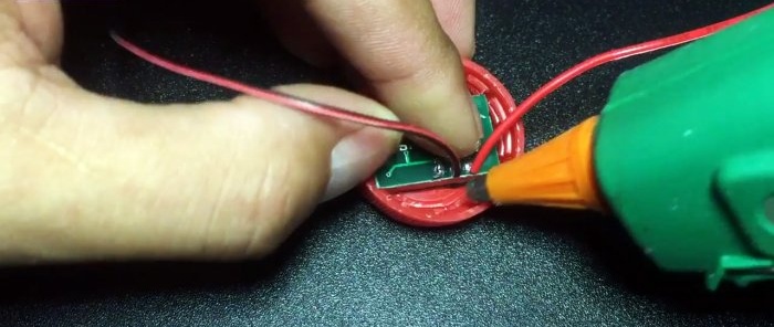 كيفية صنع الفولتميتر بدون كهرباء