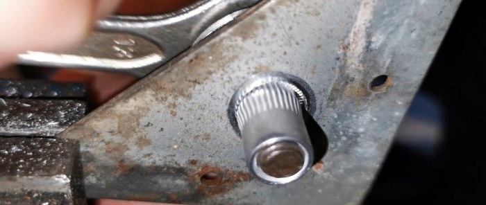 How to quickly install a threaded rivet without a rivet gun