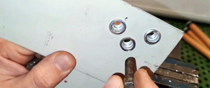 Hur man snabbt installerar en gängad nit utan en nitpistol