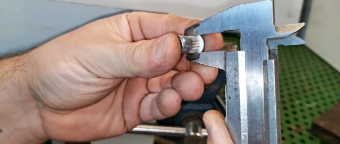 Hur man snabbt installerar en gängad nit utan en nitpistol