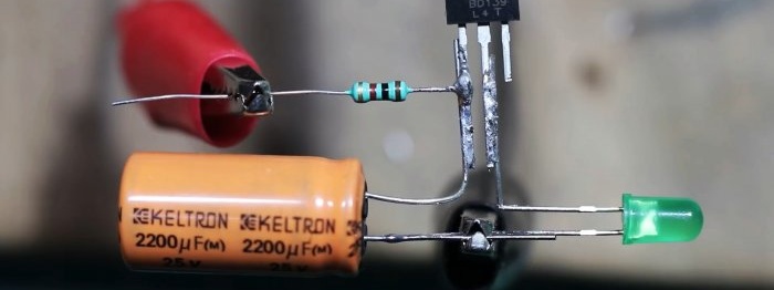 Kako napraviti snažan LED stroboskop koristeći samo jedan tranzistor