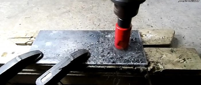 Ako vyrobiť 1500 kg elektrický zdvihák z rozbitej uhlovej brúsky a motorčeka stieračov predného skla