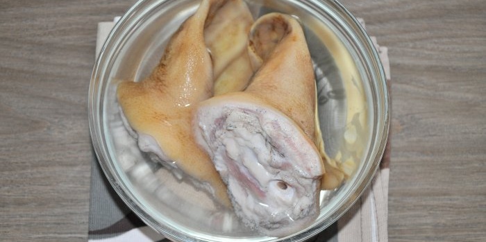 Budget-Delikatesse So kochen Sie marmorierte Fleischstücke aus Hühner- und Schweineohren