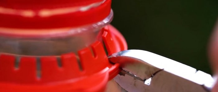 5 handige knutselwerkjes van de halzen en handvatten van plastic flessen