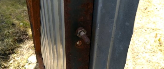 Sådan laver du en nøglefri hemmelig lås til en port