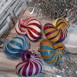 Cantik dan murah: Cara membuat mainan pokok Krismas daripada glitter foamiran "Shell"