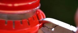 5 manualitats útils dels colls i nanses de les ampolles de plàstic