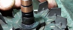 Com substituir els anells lliscants del rotor del generador