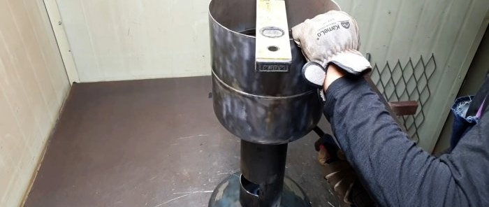 Comment fabriquer un gril à partir d'une bouteille de gaz pour une briquette de combustible