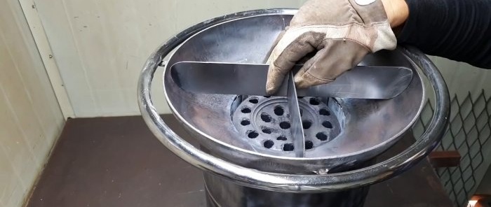 Wie man aus einer Gasflasche einen Grill für ein Brennstoffbrikett herstellt