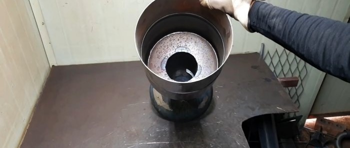 Wie man aus einer Gasflasche einen Grill für ein Brennstoffbrikett herstellt