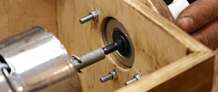 Hvordan man laver en nyttig maskine til formskæring af metal fra en gammel laveffektmotor