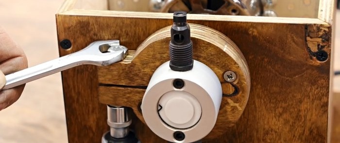 Comment fabriquer une machine utile pour découper du métal à partir d'un vieux moteur de faible puissance