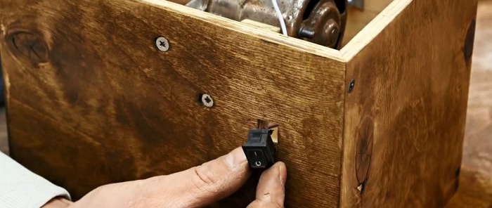Πώς να φτιάξετε ένα χρήσιμο μηχάνημα κοπής μετάλλου από έναν παλιό κινητήρα χαμηλής ισχύος