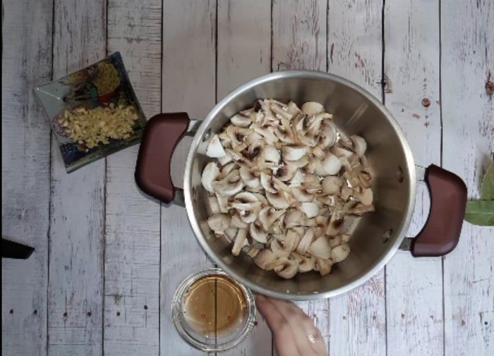 Comment faire mariner facilement des champignons et déguster un bon apéritif