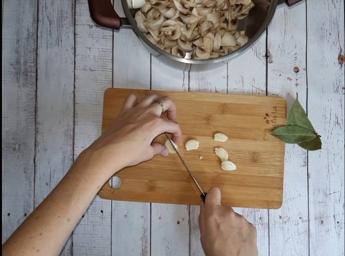 Comment faire mariner facilement des champignons et déguster un bon apéritif